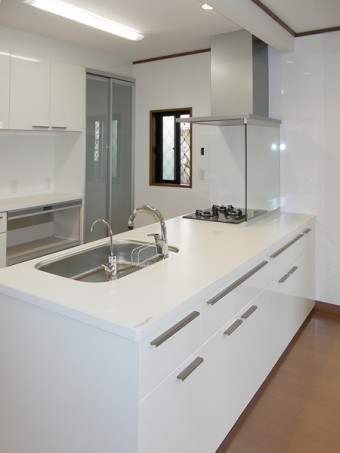 二階に水周りを新設、階段も架け替え二世帯住宅に 二階に水周りを新設、階段も架け替え二世帯住宅に